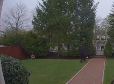 Yarışmaya gölge düşüren görüntüler! Maratonda tuvaleti gelen yarışmacı öyle bir şey yaptı ki görenler şaştı kaldı! - Resim : 2