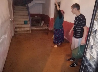 Giresun'u sel vurdu! Evler boşaltıldı, Giresun-Gümüşhane karayolu ulaşıma kapandı! - Resim : 2