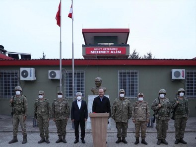 Soylu, İdlib sınırındaki hudut karakolunu ziyaret etti - Resim : 2