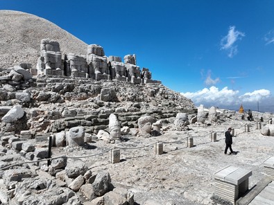 Depremde hasar almayan heykelleriyle Nemrut Dağı, ziyaretçilerini bekliyor - Resim : 1