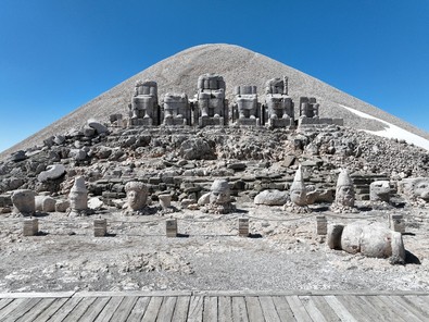 Depremde hasar almayan heykelleriyle Nemrut Dağı, ziyaretçilerini bekliyor - Resim : 2