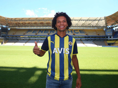 Yıldız futbolcudan şok hareket! Fenerbahçe’yi tamamen sildi! - Resim : 1
