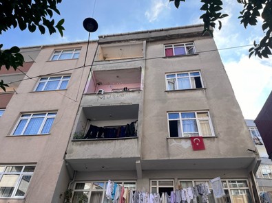 Esenler'de 5 katlı binanın zemini kaydı - Resim : 1
