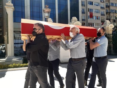Usta sanatçı Erol Keskin'e veda...Son yolculuğuna böyle uğurlandı - Resim : 2