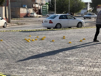 Sokak ortasında yasak aşk vahşeti! Öfkeli kadın dehşet saçtı: Cesedin başından ayrılmadı - Resim : 1