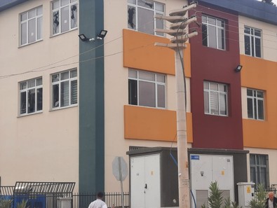 Gaziantep'e Karkamış'a havan saldırısı! 2 ev ve 1 okula isabet etti! 1'i öğretmen 1'i çocuk 3 kişi hayatını kaybetti, 6 kişi yaralandı - Resim : 1