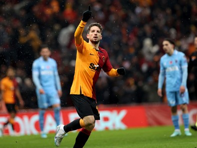 Beklenen haber geldi! Galatasaray, taraftarı rahat nefes alacak: En kritik ismi Mertens geri dönüyor! - Resim : 2