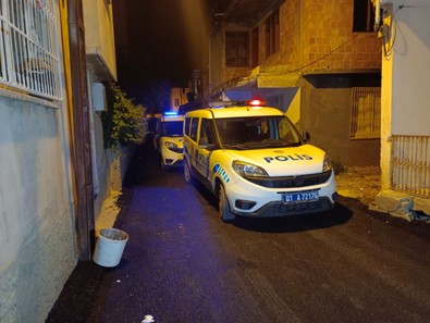Adana'da koca vahşeti! Ekmek bıçağıyla dehşet saçtı! Eşi ve kayınvalidesini öldürüp, kayınpederi ile kayınbiraderini yaraladı - Resim : 1
