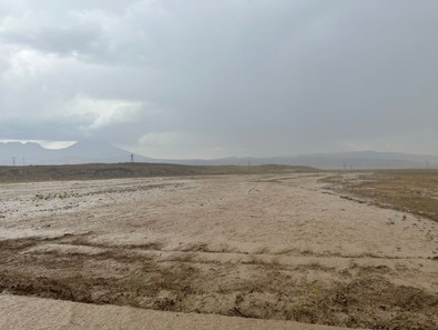 Türkiye-İran yolu suyla doldu taştı. Ulaşım kapandı - Resim : 1