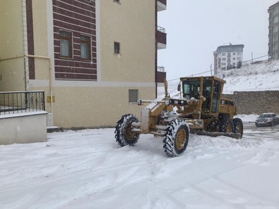 Bayburt Belediyesi don ve buzlanmalara karşı çalışmalara başladı - Resim : 1