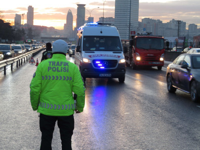 Sarıyer'de yapılan çakar ve emniyet şeridi denetiminde ceza yağdı! - Resim : 2