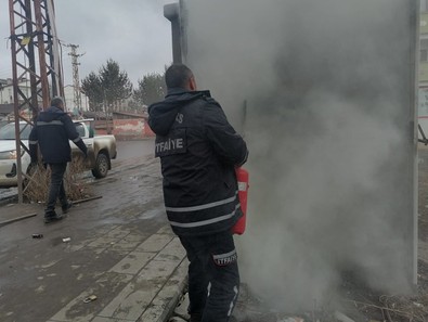 Kars'ta aniden alev alan trafo korku ve paniğe neden oldu - Resim : 1