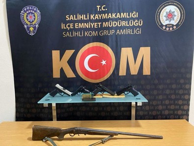 Manisa'da 14 adrese silah kaçakçılığı operasyonu: 9 gözaltı - Resim : 1