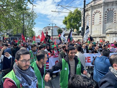 Fatih’te sivil toplum kuruluşu temsilcileri tarafından binlerce kişinin katıldığı Filistin’e destek yürüyüşü yapıldı! - Resim : 1