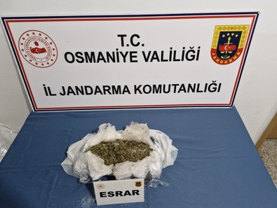 Naftalinle kaplanmış paketten esrar çıktı - Resim : 1