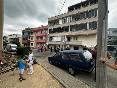 Çanakkale'de aile dehşeti! Cinnet getiren baba, eşini ve çocuğunu pompalı tüfekle öldürdü, intihar etti - Resim : 1