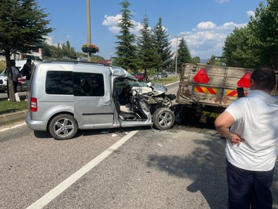 Traktör römorkuna arkadan çarptı! Araçtaki 5 kişi yaralandı! - Resim : 3