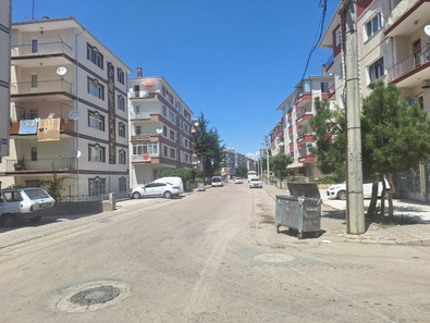 Ankara'da sokak ortasında birbirlerine dehşeti yaşattılar! 2 kişinin de durumu ağır! O anlar cep telefonu kamerasına yansıdı! Mahalleli ise büyük korku yaşadı - Resim : 1