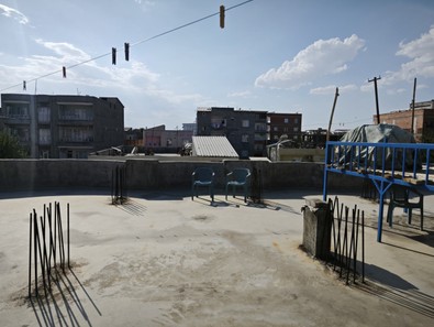 Diyarbakır'da damda uyuyordu! Yorgun mermi kadının göğsüne isabet etti! - Resim : 1