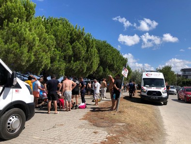 Karadeniz'de can pazarı! 5 kişilik aile boğulma tehlikesi geçirdi! Cankurtaranlar saniyelerle yarıştı! - Resim : 1