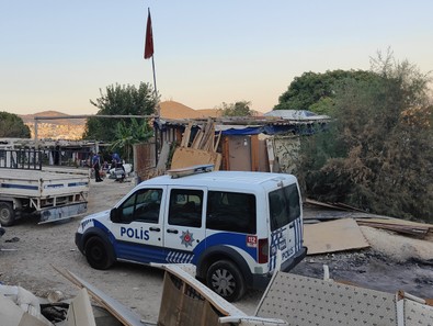 Bahçesini temizlemek istedi, akıma kapıldı! - Resim : 2