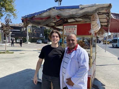 25 yıllık simitçiyi duygulandıran not: "Çocukluğumdan beri yaşadıklarım aklıma geldi" - Resim : 1