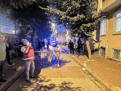 Fatih'te bir binada çökme meydana geldi! Genç bir kız yaralandı - Resim : 1