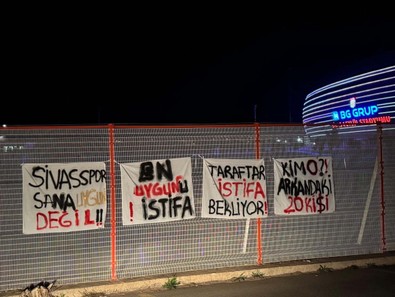 Göztepe yenilgisi Sivasspor taraftarını kızdırdı! Bülent Uygun'a ağır tepkiler - Resim : 1