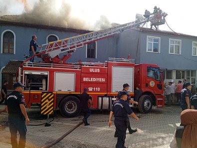 Bartın'da 564 yıldır ayakta olan cami alevlere teslim oldu - Resim : 2