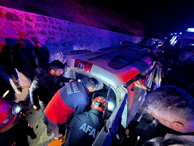 Tunceli'de feci kaza! İki otomobil kafa kafaya çarpıştı: Çok sayıda yaralı - Resim : 2