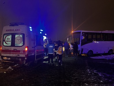 Kayseri'de servis midibüsü ile yolcu otobüsü çarpıştı: 17 kişi yaralandı! - Resim : 1