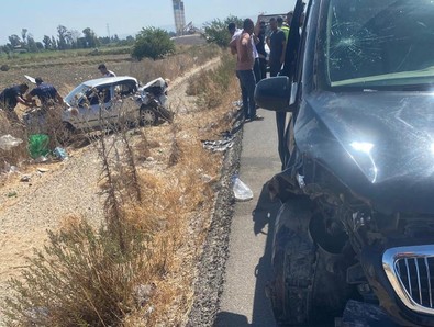 Hatay’da feci kaza! Otomobil tarlaya uçtu: Yaralılar var - Resim : 1