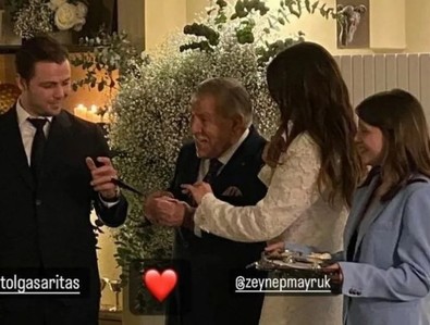 5 yıldır aşk yaşıyorlardı! Sevilen çift Tolga Sarıtaş ve Zeynep Mayruk'un düğün tarihi belli oldu! - Resim : 2