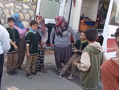 Malatya'da korkutan kaza! Öğrenci servisi ile belediye otobüsü feci şekilde çarpıştı: Çok sayıda yaralı - Resim : 1