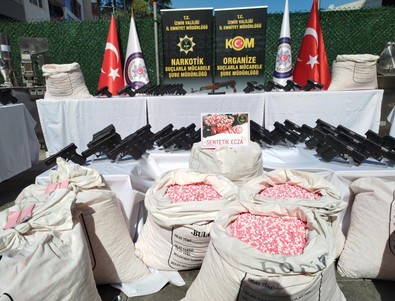 İzmir polisinden dev narkotik operasyonu: 137 tutuklama - Resim : 1
