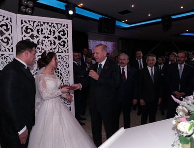 Recep Tayyip Erdoğan, Melih Gökçek ve Mansur Yavaş'ı bir araya getiren düğün - Resim : 2