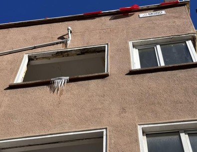 Eskişehir'de inanılmaz olay! Pencere kenarında olan şeyi gören herkes kafasını kaldırıp baktı - Resim : 1
