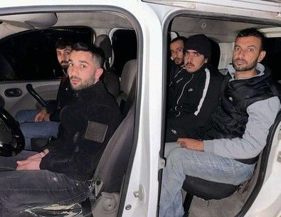 Edirne'den yurt dışına kaçacaklardı! Ekiplere yakalandılar: 23 düzensiz göçmen göç İdaresine teslim edildi - Resim : 1