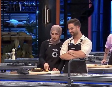 Masterchef'te bu kez yemekler değil, kalpler uçuştu! O ikili arasındaki aşk iddiaları - Resim : 1