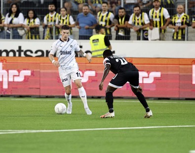 Fenerbahçe’den flaş karar! Yıldız futbolcu takımda kalsa bile oynatılmayacak - Resim : 1