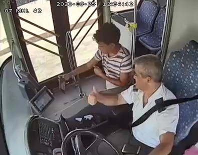 Gülümseten olay! 8 kişi bindiler, 7 kişi indiler - Resim : 2