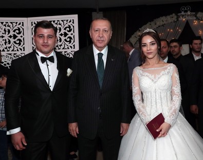 Recep Tayyip Erdoğan, Melih Gökçek ve Mansur Yavaş'ı bir araya getiren düğün - Resim : 1