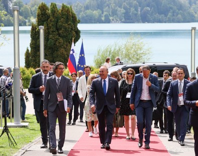 Bakan Çavuşoğlu, Slovenya’da 17. Bled Stratejik Forumu açılış törenine katıldı - Resim : 1
