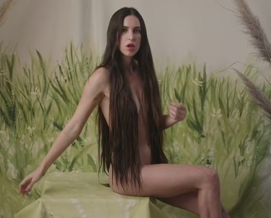 Demi Moore’un kızı Scout LaRue Willis’den olay klip! Çıplak vücudunu saçlarıyla kapattı! - Resim : 1