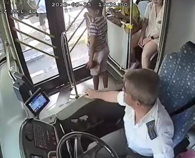 Gülümseten olay! 8 kişi bindiler, 7 kişi indiler - Resim : 1