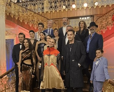 Bihter filminin yıldızı Farah Zeynep Abdullah'ın gala kıyafeti dudak uçuklattı! "Bu nasıl rüküşlük?" yorumu aldı - Resim : 1