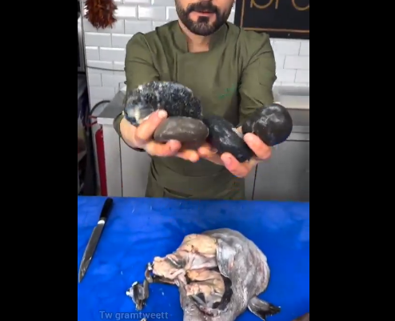 Balığın karnını bıçakla yarıp midesine ulaştı. 1 bıçak darbesiyle mide torbasını da kesti. İçinden çıkanı görünce dehşete düştü - Resim : 1