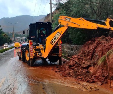 Meteoroloji'den Muğla'ya uyarı gelmişti! O ilçede hafta sonu başladı, cadde ve sokaklar suyla doldu - Resim : 2