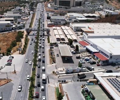 Bodrum'da Kurban Bayramı tatili başlamadan trafik başladı! Bir günde 20 bin araç ilçeye girdi, trafik felç oldu - Resim : 1