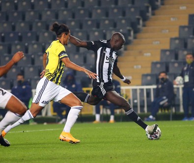 Fenerbahçe’nin korkulu rüyası oldu! Beşiktaş’ın golcüsü Aboubakar, Fenerbahçe derbilerini boş geçmiyor - Resim : 1